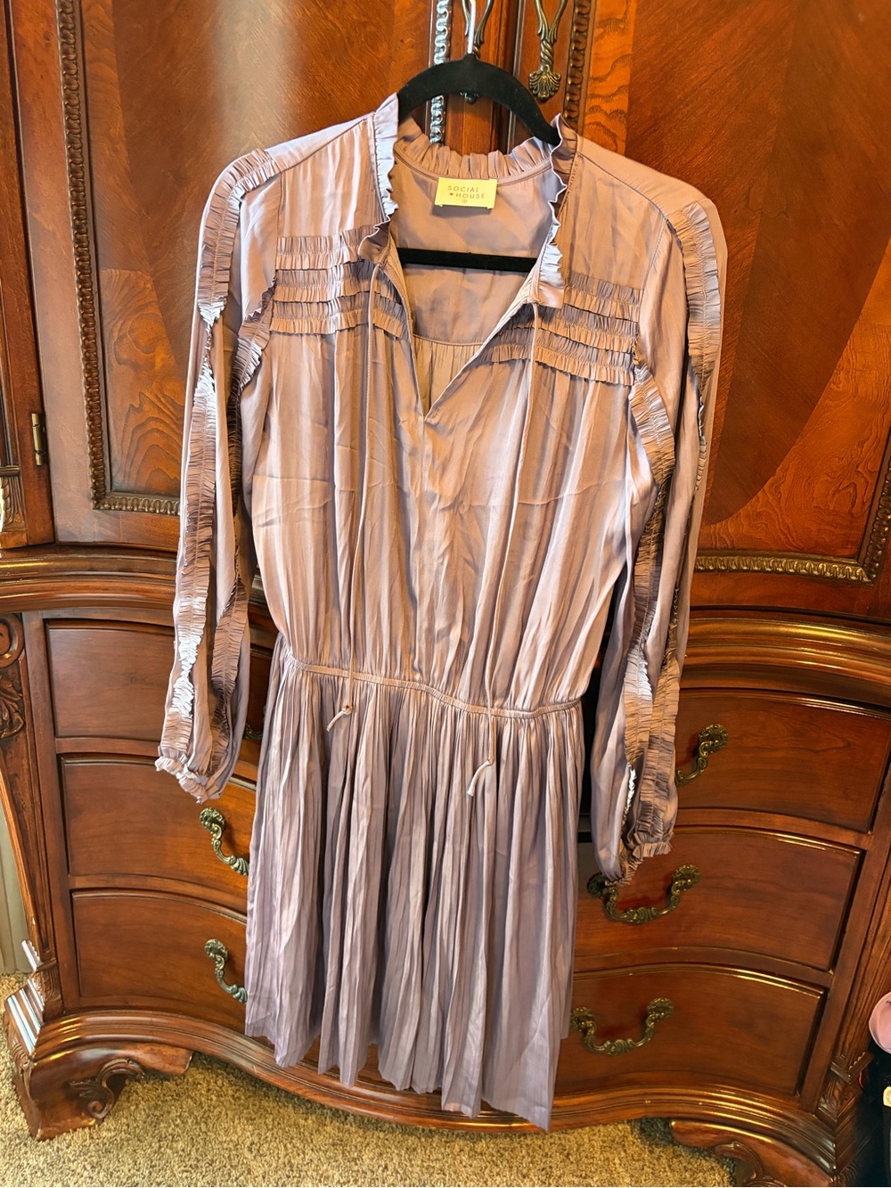 Social House Lilac Long-Sleeve Pleated Women’s Dress size Small feminine festive